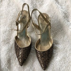 Adrianna Papell Pump